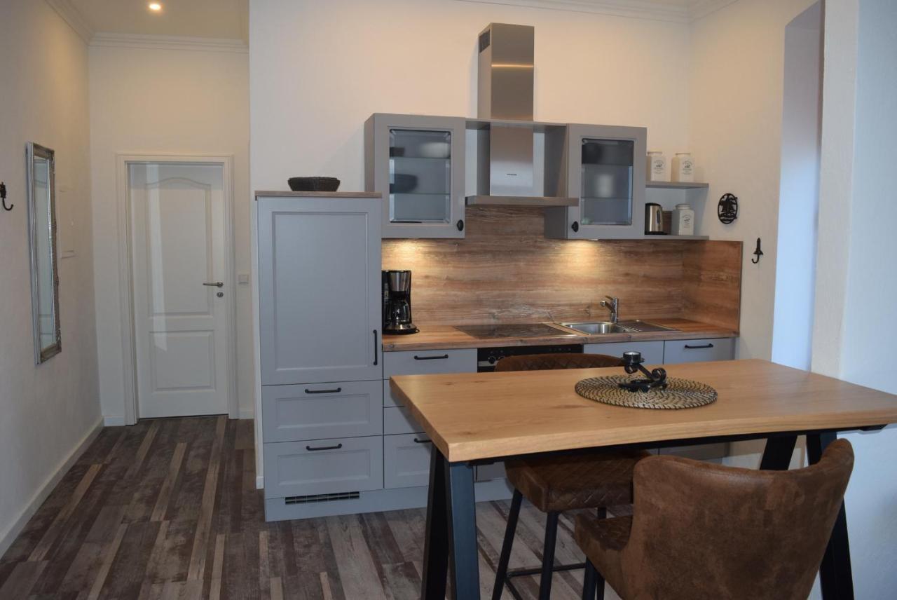 Heimathafen Ueber Hafen-Pub Apartment Pellworm Bagian luar foto