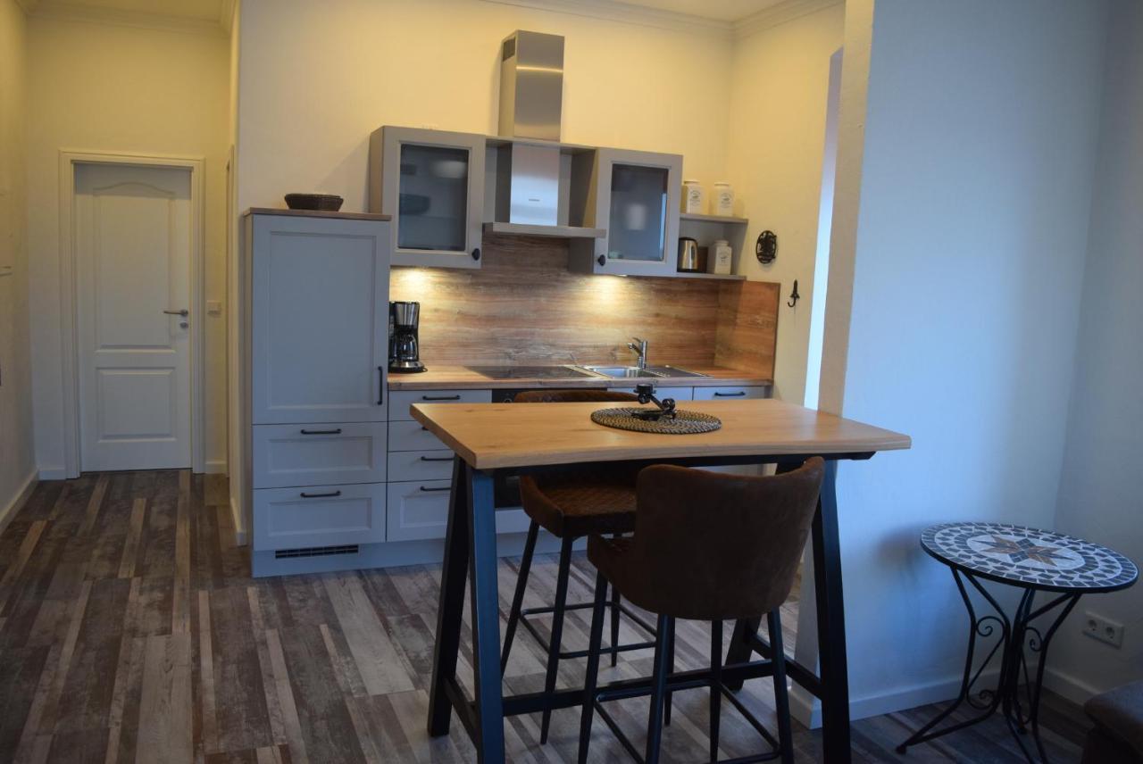 Heimathafen Ueber Hafen-Pub Apartment Pellworm Bagian luar foto